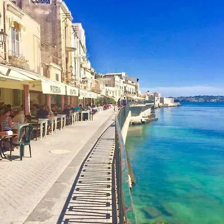Lungomare Elio Vittorini * Syracuse